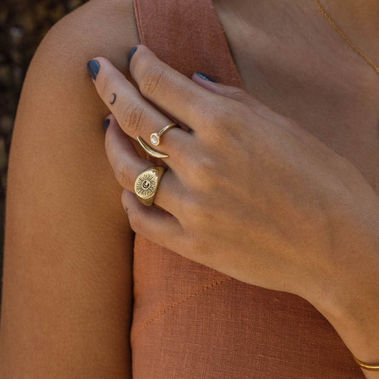 La Luz Signet Ring